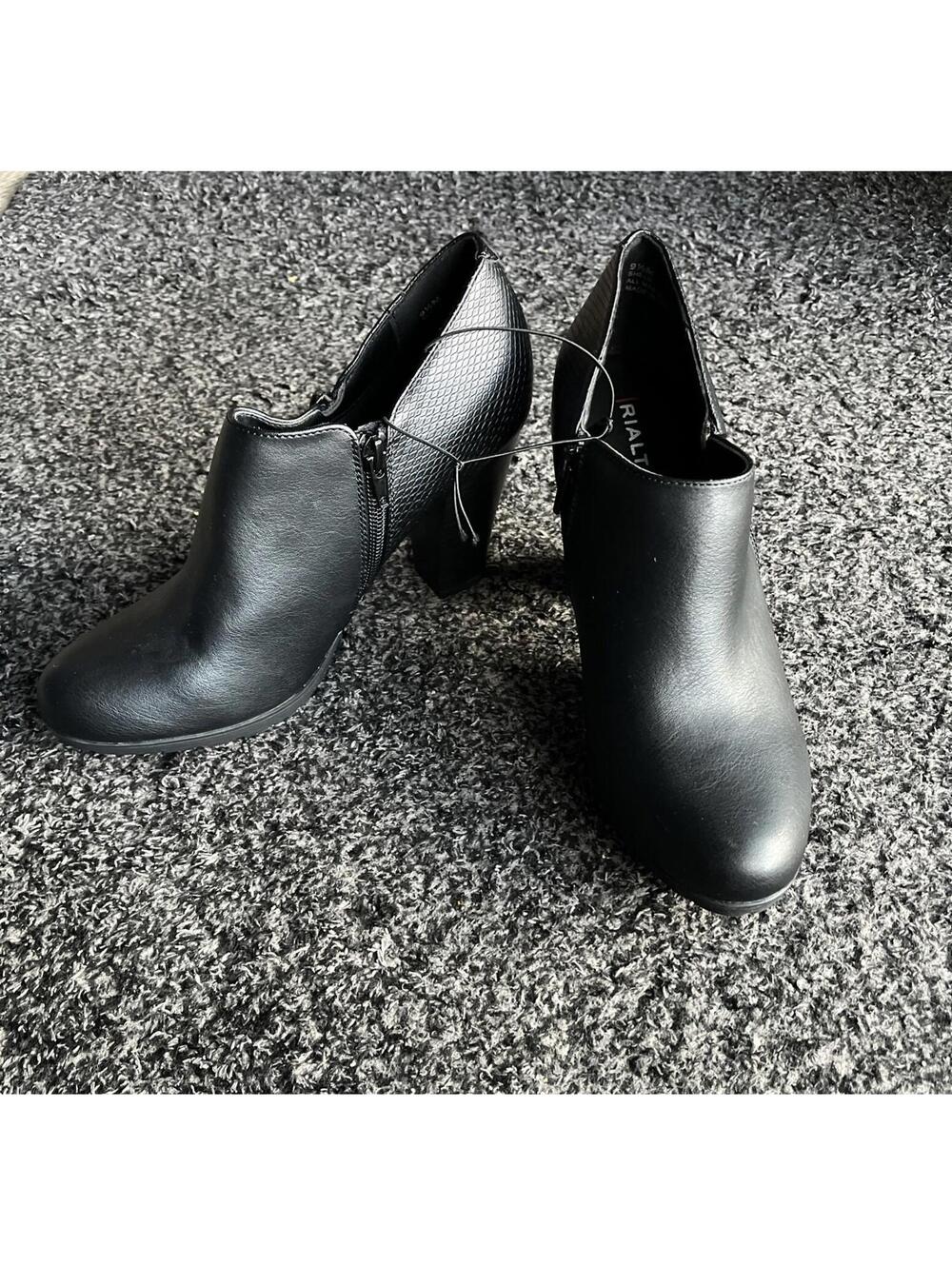 NEW Rialto Shelby Bootie Women  Black Side Zip Boot size 9.5M